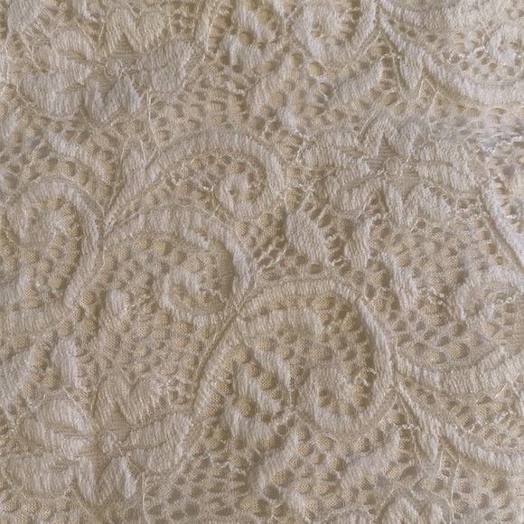 ⭐️White lace tank top - Picture 4 of 4